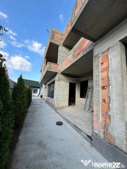 Casă cu 7 camere cu Teren 715 Mp în Central