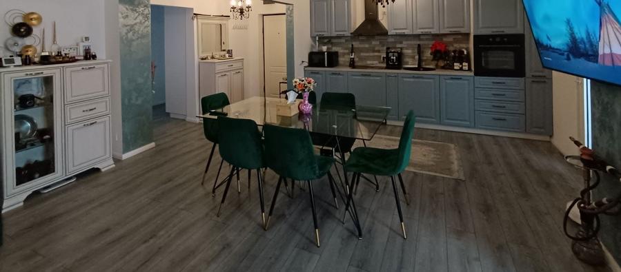 Apartament cu 4 camere decomandat în Nicolae Titulescu