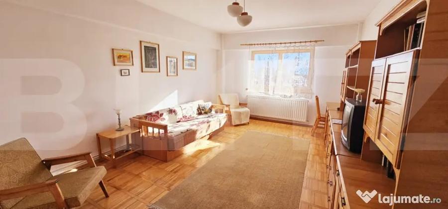 Apartament cu 3 camere semidecomandat în Central