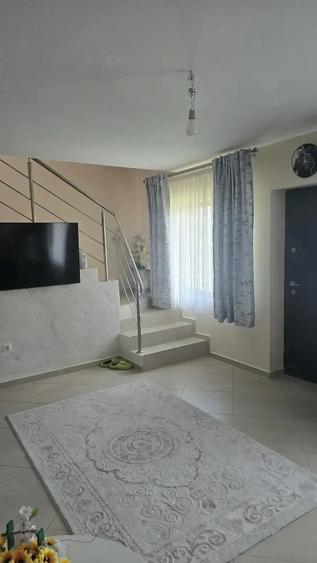 Casă cu Teren 300 Mp în Pielești