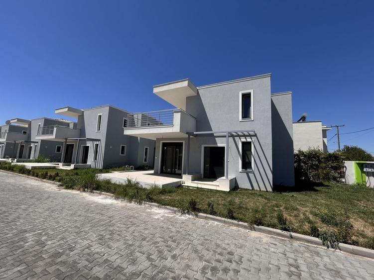 Casă individuală cu 3 camere cu Piscina în Central