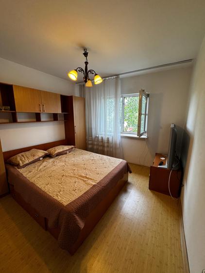 Apartament cu 2 camere decomandat în Podul de Fier