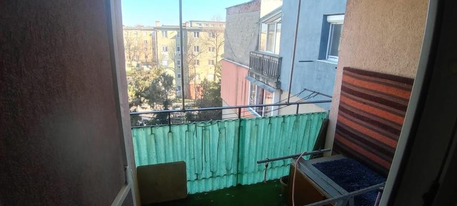 Apartament cu 3 camere semidecomandat în Micro 14