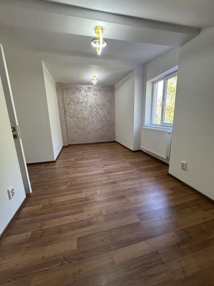 Apartament cu 3 camere decomandat în Dumbrăvița