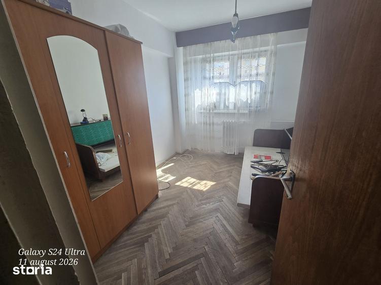 Apartament cu 4 camere decomandat în Găvana