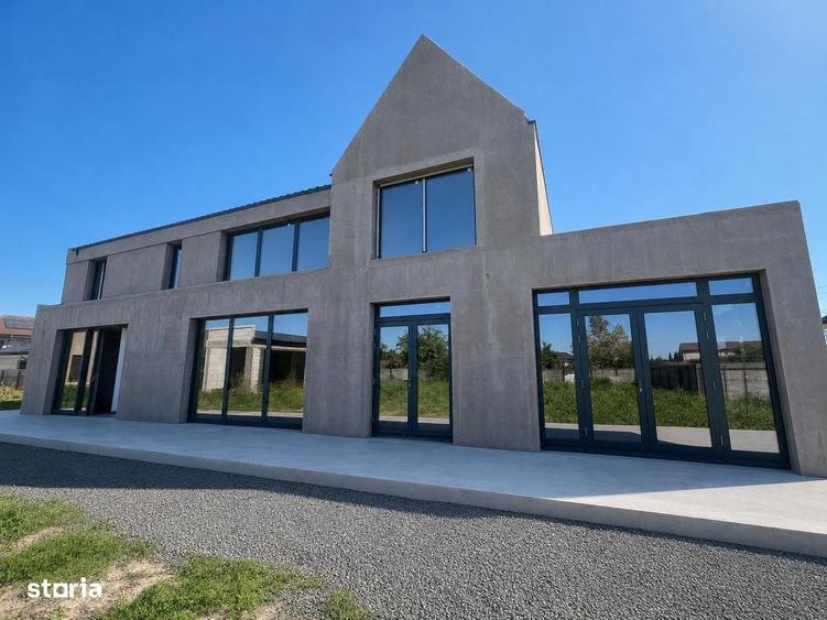 Casă cu 4 camere cu Teren 2000 Mp în Central