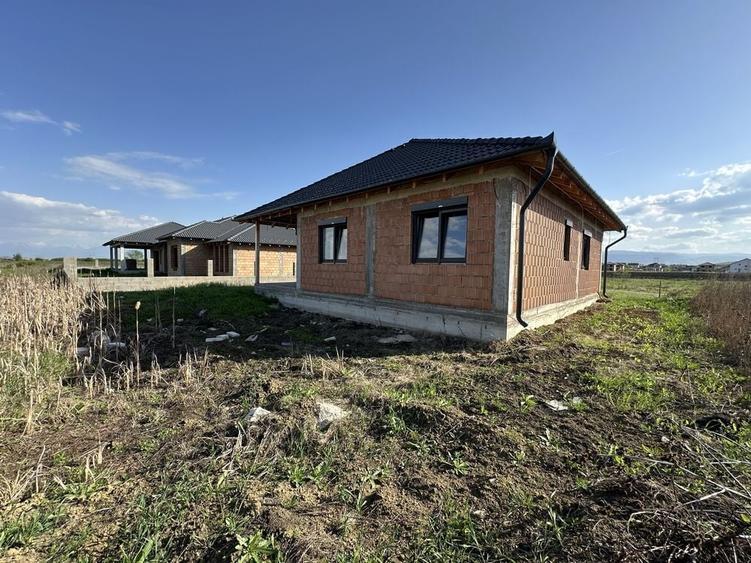 Casă cu 4 camere în Șura Mică