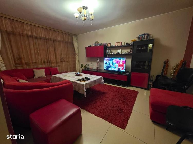 Apartament cu 3 camere decomandat în Brotăcei