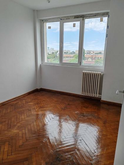 Apartament cu 3 camere semidecomandat în Ștefan cel Mare
