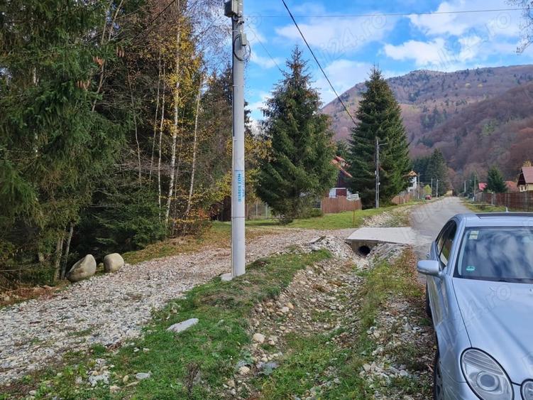 Casă cu 7 camere cu Teren 822 Mp în Măru