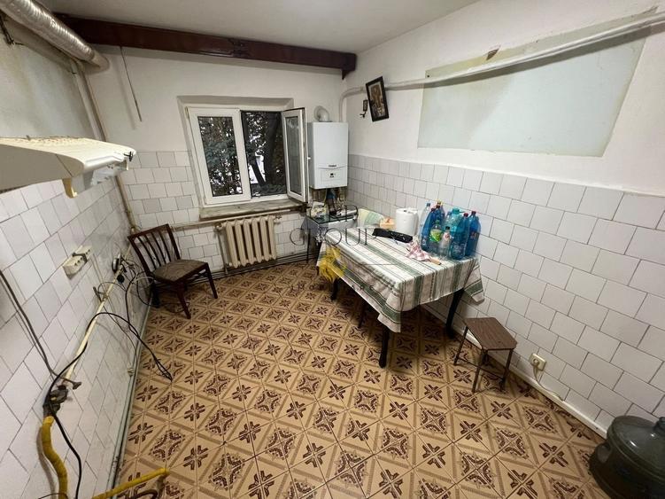 Apartament cu 3 camere, mobilat în Central