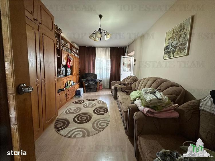 Apartament cu 3 camere decomandat în Aviației