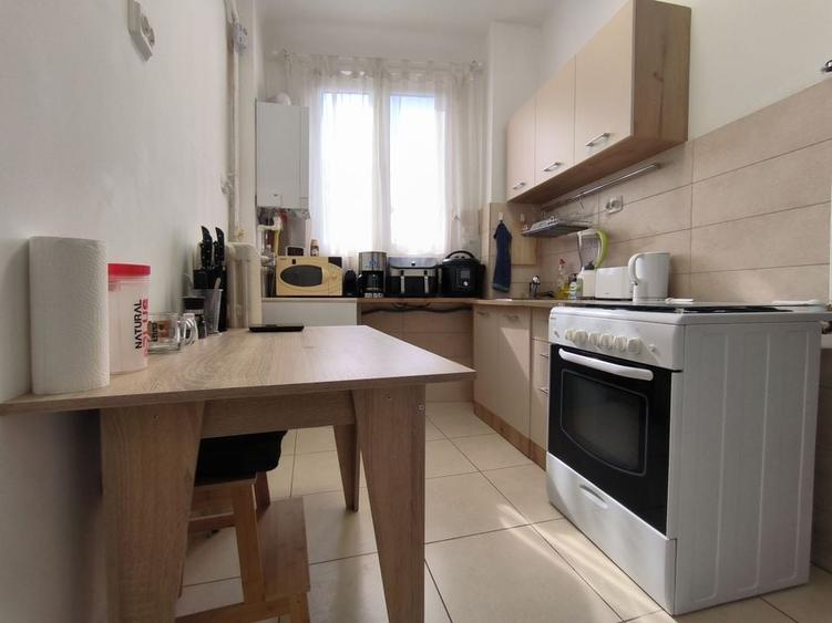 Apartament cu 3 camere semidecomandat în Armeneasca