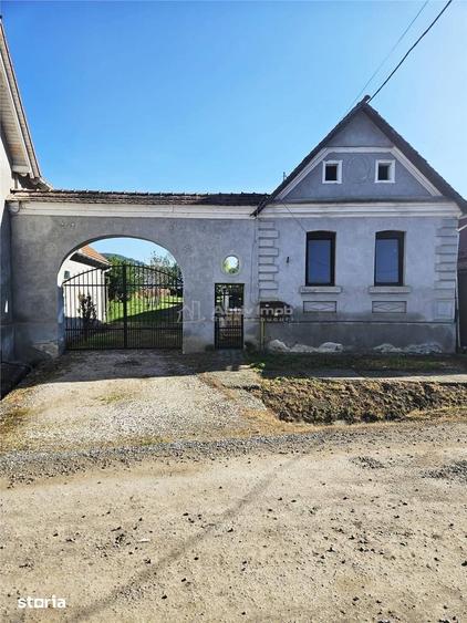Casă cu Teren 1633 Mp în Central
