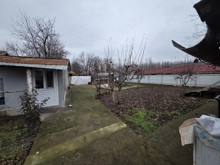 Casă cu 3 camere cu Teren 1800 Mp în Livada