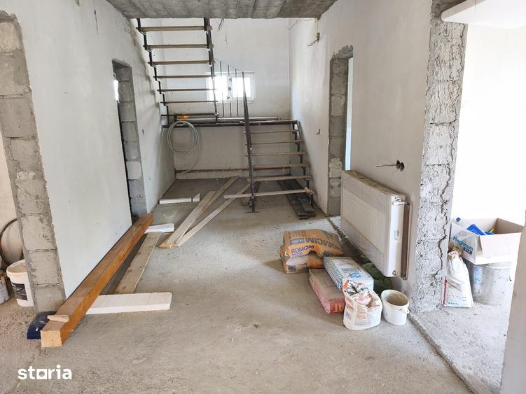 Casă cu 5 camere cu Teren 1100 Mp în Ernei