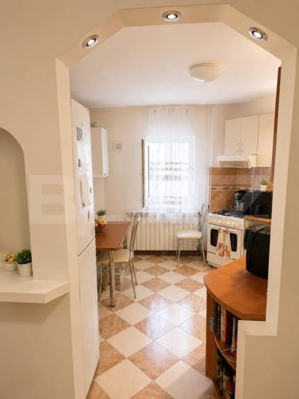 Apartament cu 3 camere semidecomandat, mobilat în Soarelui