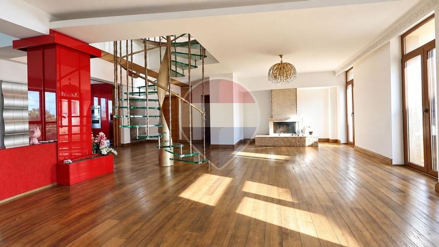 Penthouse cu 4 camere decomandat în Băneasa
