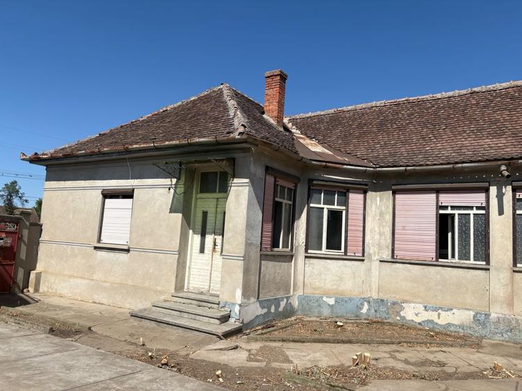 Casă cu 4 camere în Central