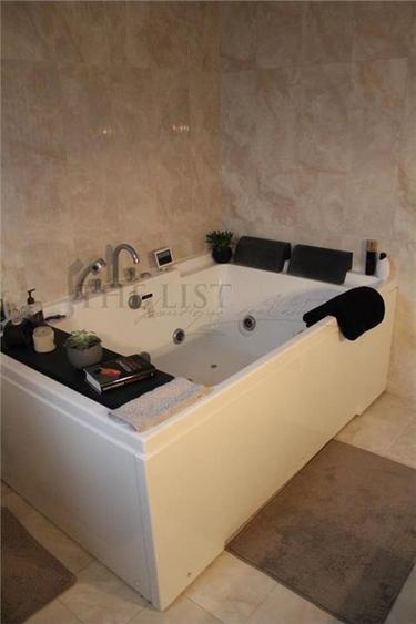 Casă individuală cu 6 camere cu Canalizare în Lucianca