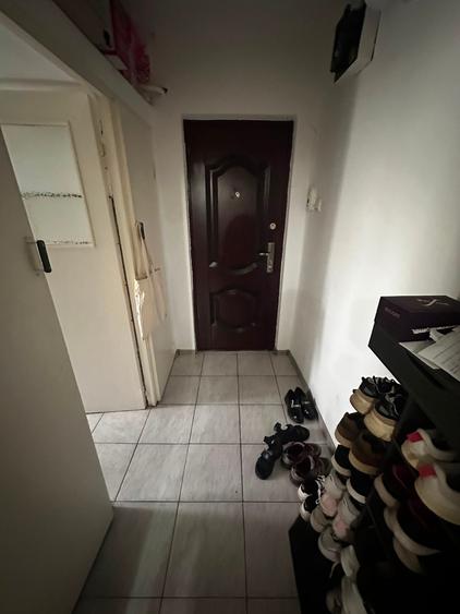 Apartament cu 3 camere semidecomandat în Alexandru cel Bun