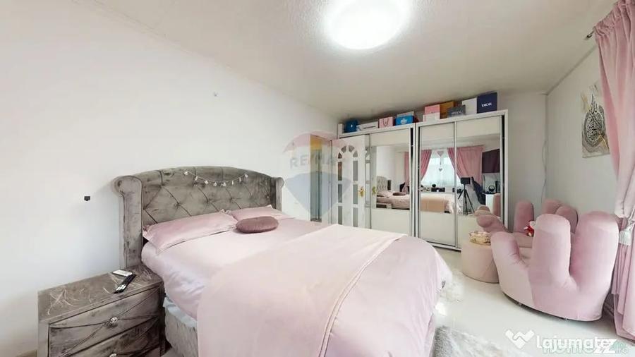 Casă cu 7 camere cu Teren 1075 Mp în Cristian