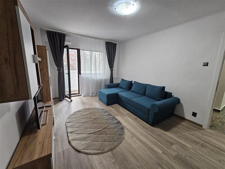 Apartament cu 2 camere semidecomandat, mobilat în Berceni