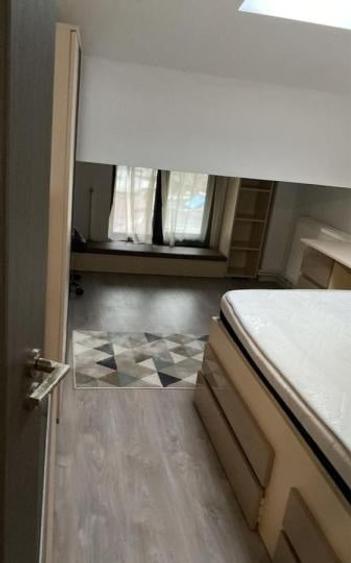 Apartament cu 2 camere semidecomandat, mobilat în 1 Mai