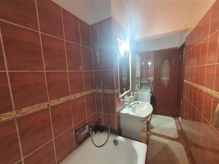 Apartament cu 2 camere decomandat, mobilat în Central