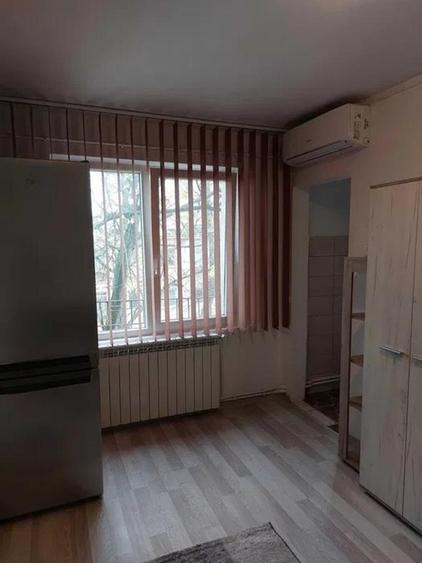 Apartament cu 2 camere semidecomandat, mobilat în Tătărași
