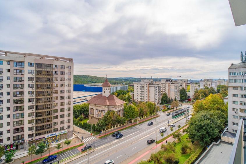 Apartament cu 3 camere decomandat în Nicolina