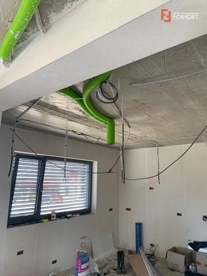 Casă individuală cu 6 camere cu Canalizare în Dumbrăvița