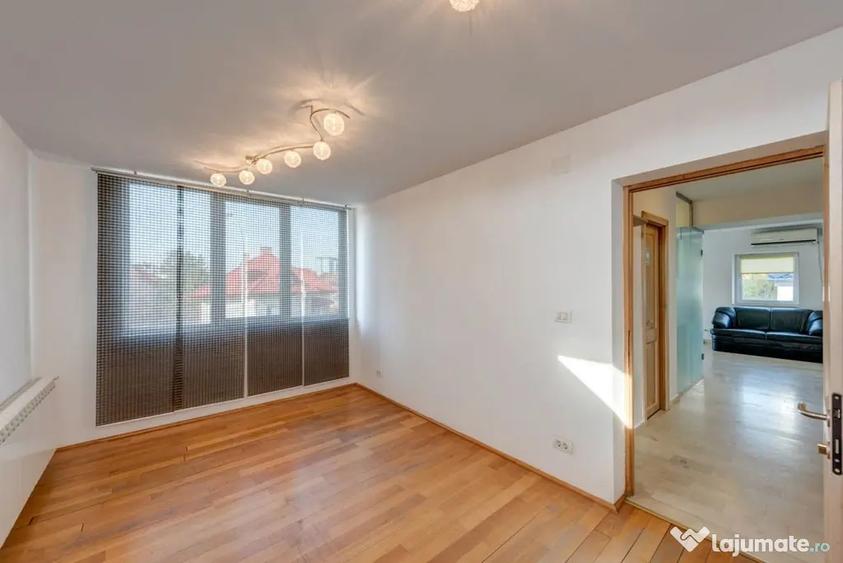 Apartament cu 3 camere decomandat în Drumul Sării