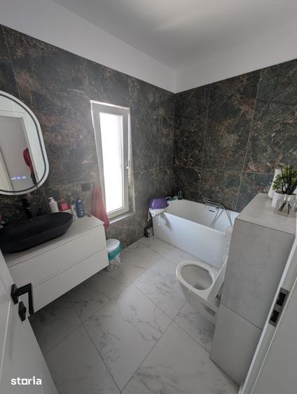 Casă cu 4 camere semidecomandat cu Teren 500 Mp în Jucu