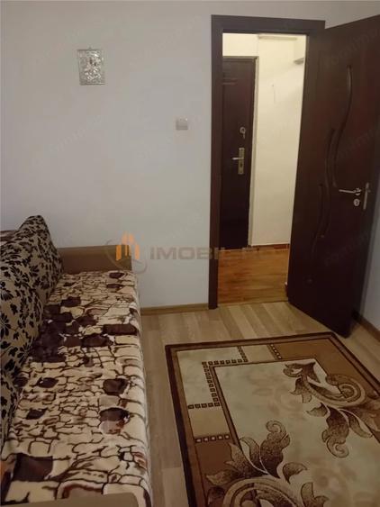 Apartament cu 3 camere semidecomandat în Alexandru cel Bun