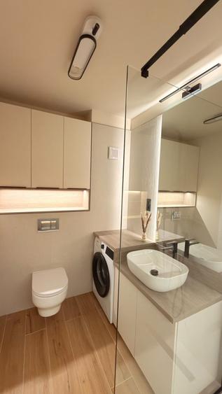 Apartament cu 3 camere semidecomandat în Florești