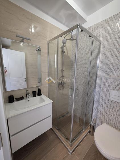 Apartament cu 3 camere decomandat, mobilat în Cristian