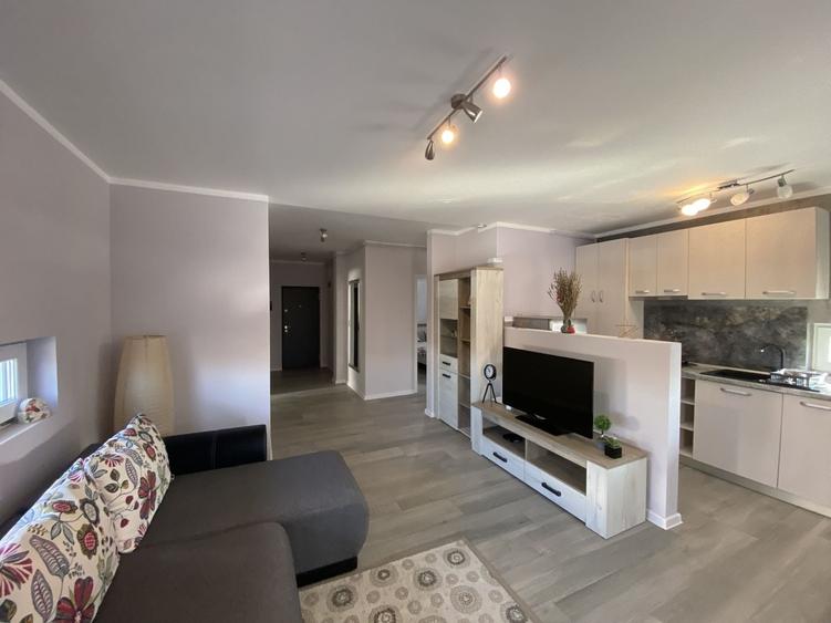 Apartament cu 3 camere decomandat, mobilat în Dumbrăvița