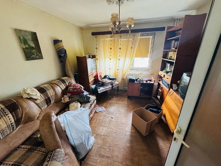 Apartament cu 3 camere decomandat în Crihala