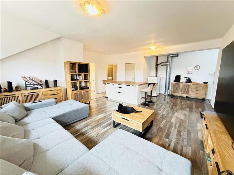 Apartament cu 3 camere decomandat în Paleu