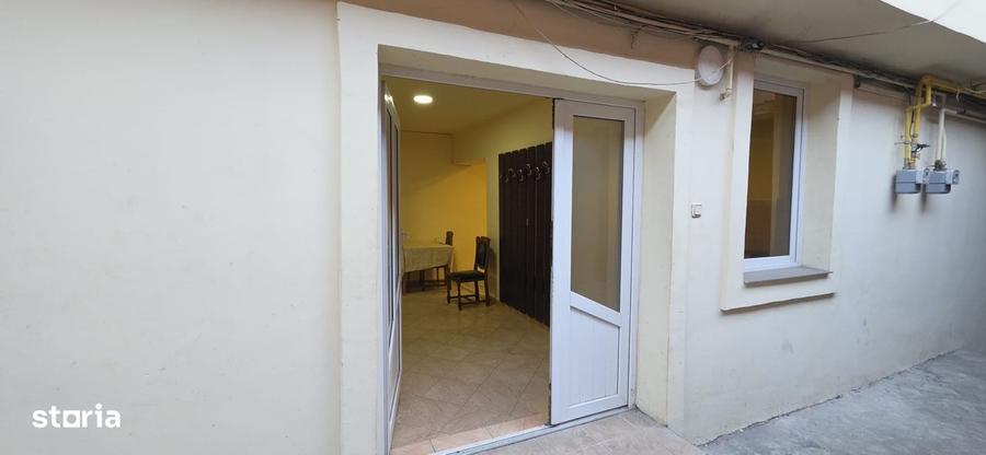 Casă cu 4 camere decomandat în Decebal
