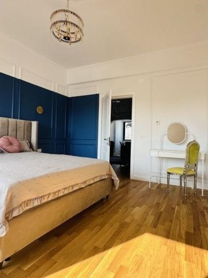 Apartament cu 4 camere decomandat, mobilat în Victoriei