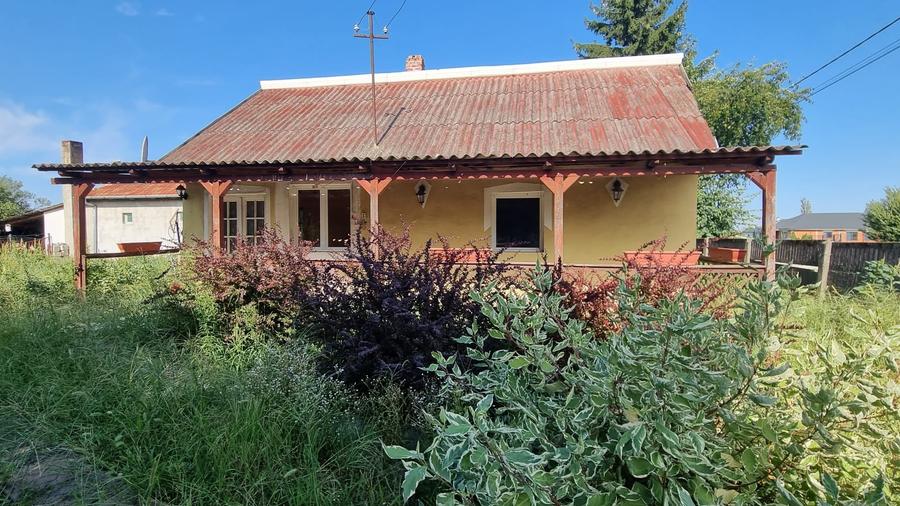 Casă individuală cu 1 camere cu Teren 3700 Mp în Apateu