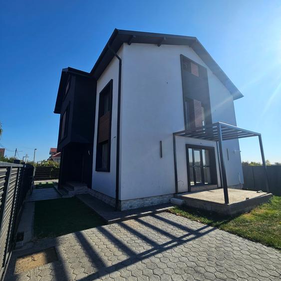Duplex cu 4 camere cu Canalizare în Balotești