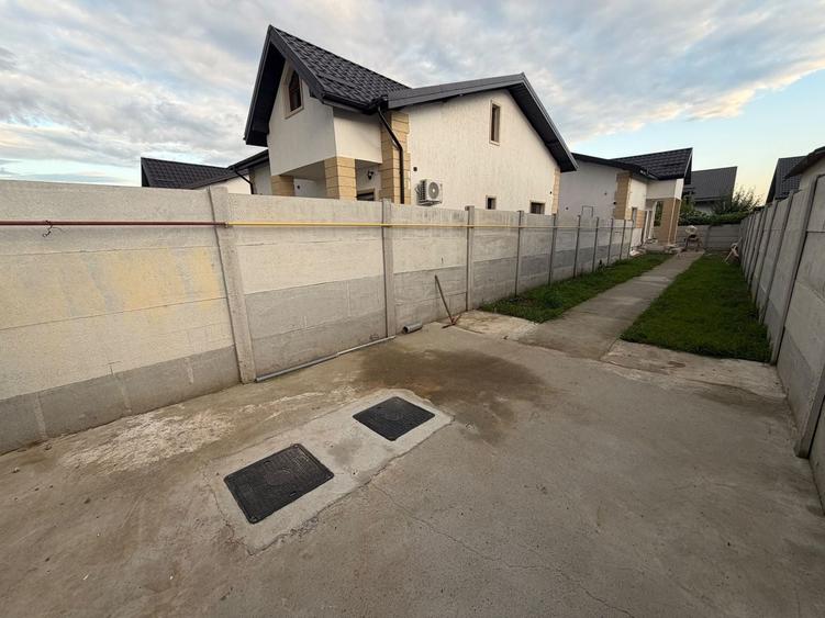Casă individuală cu 3 camere cu Canalizare în Central