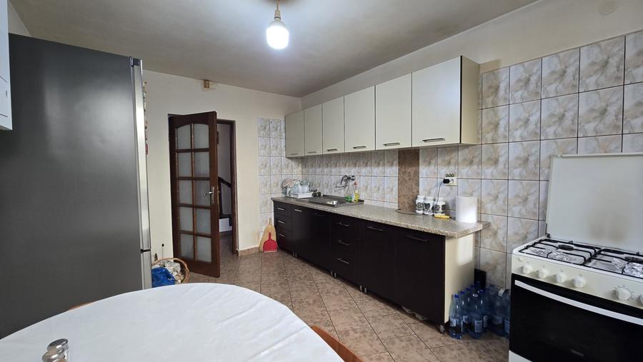 Casă cu 5 camere cu Canalizare în Chitila