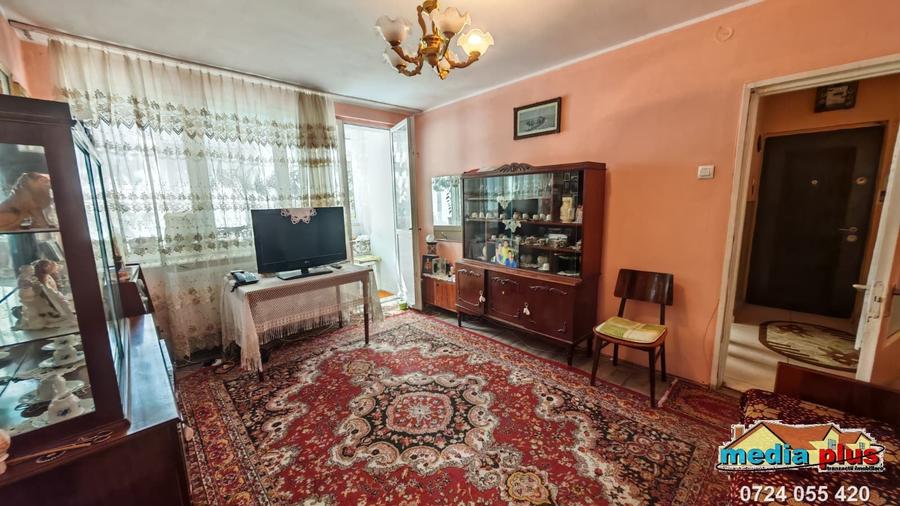 Apartament cu 4 camere semidecomandat în Micro 16