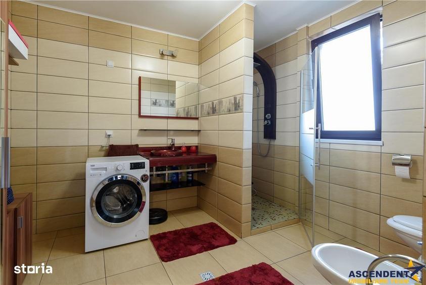 Casă cu 7 camere cu Canalizare în Tractorul