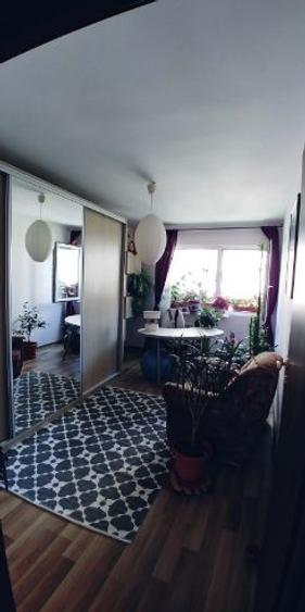 Apartament cu 3 camere semidecomandat în Berceni