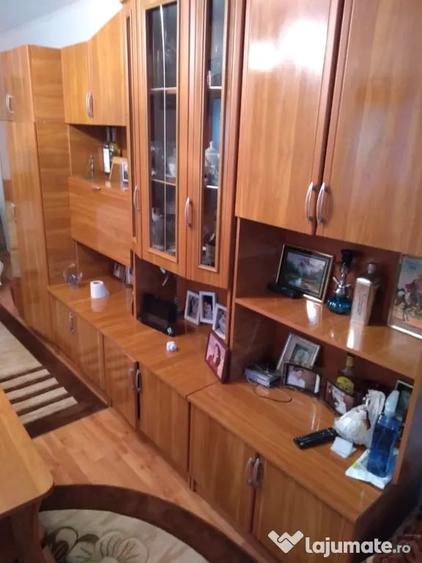 Casă cu 7 camere în Văcăreni